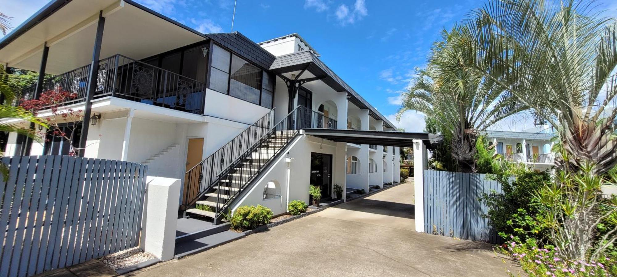 Tower Court Motel - Adults Only Haven Hervey Bay Ngoại thất bức ảnh