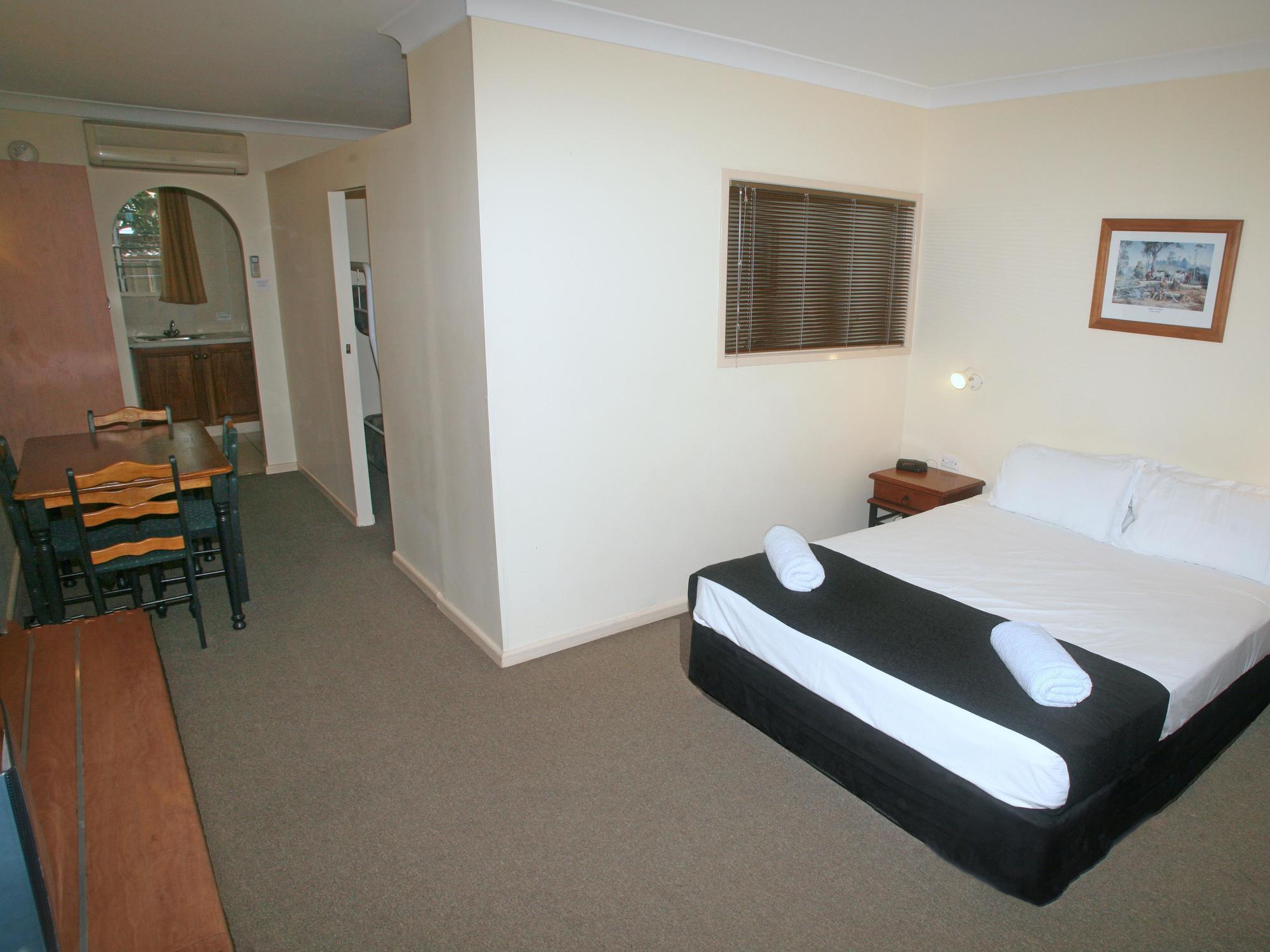 Tower Court Motel - Adults Only Haven Hervey Bay Ngoại thất bức ảnh