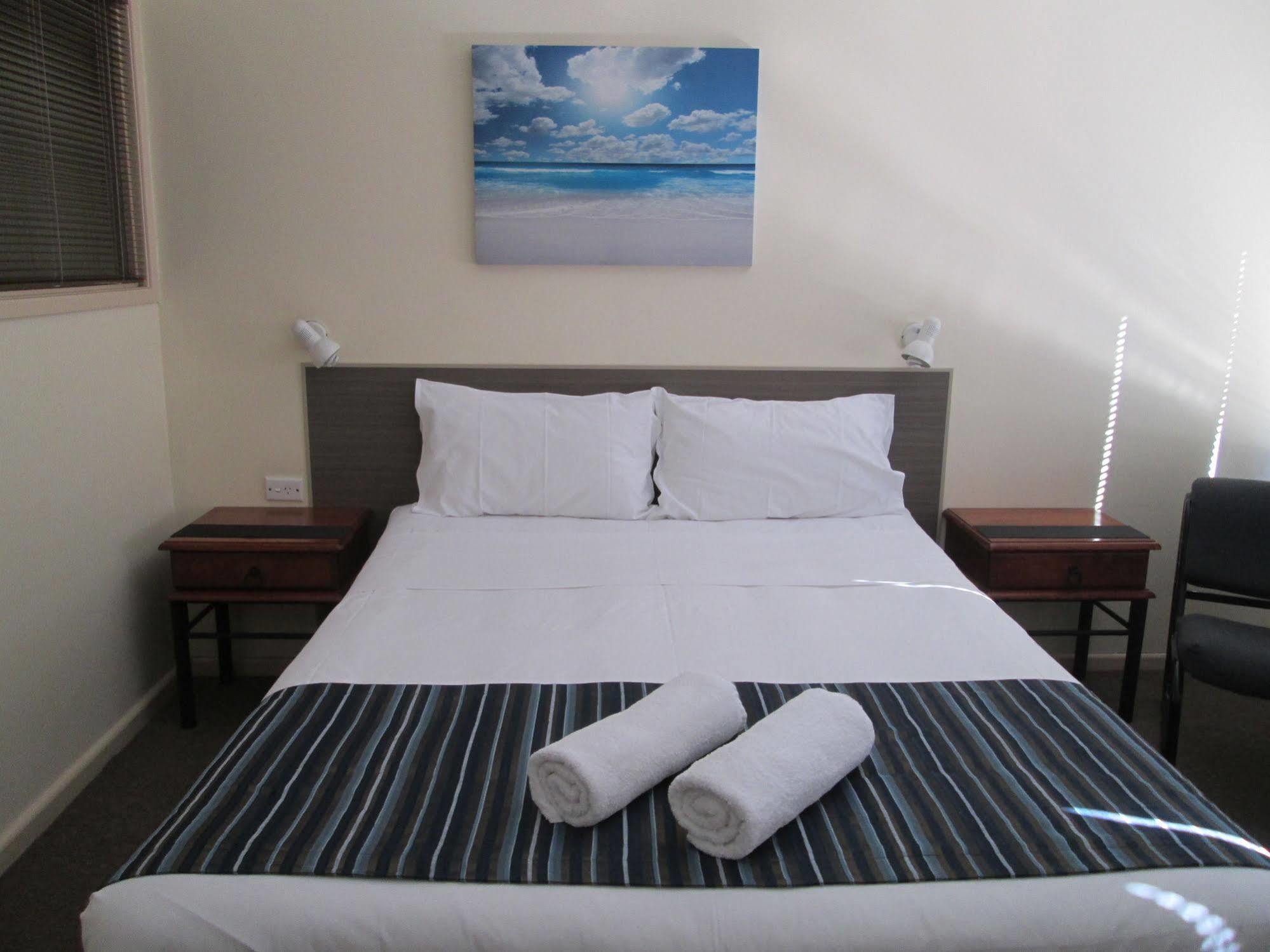 Tower Court Motel - Adults Only Haven Hervey Bay Ngoại thất bức ảnh