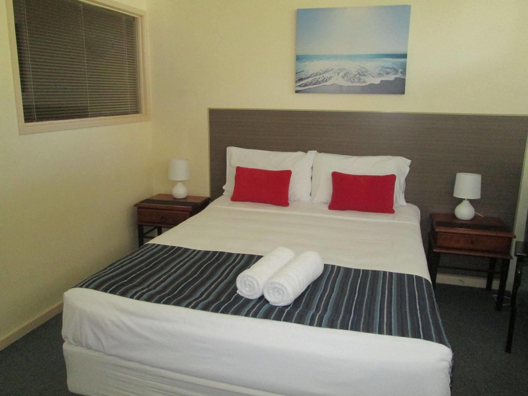 Tower Court Motel - Adults Only Haven Hervey Bay Ngoại thất bức ảnh