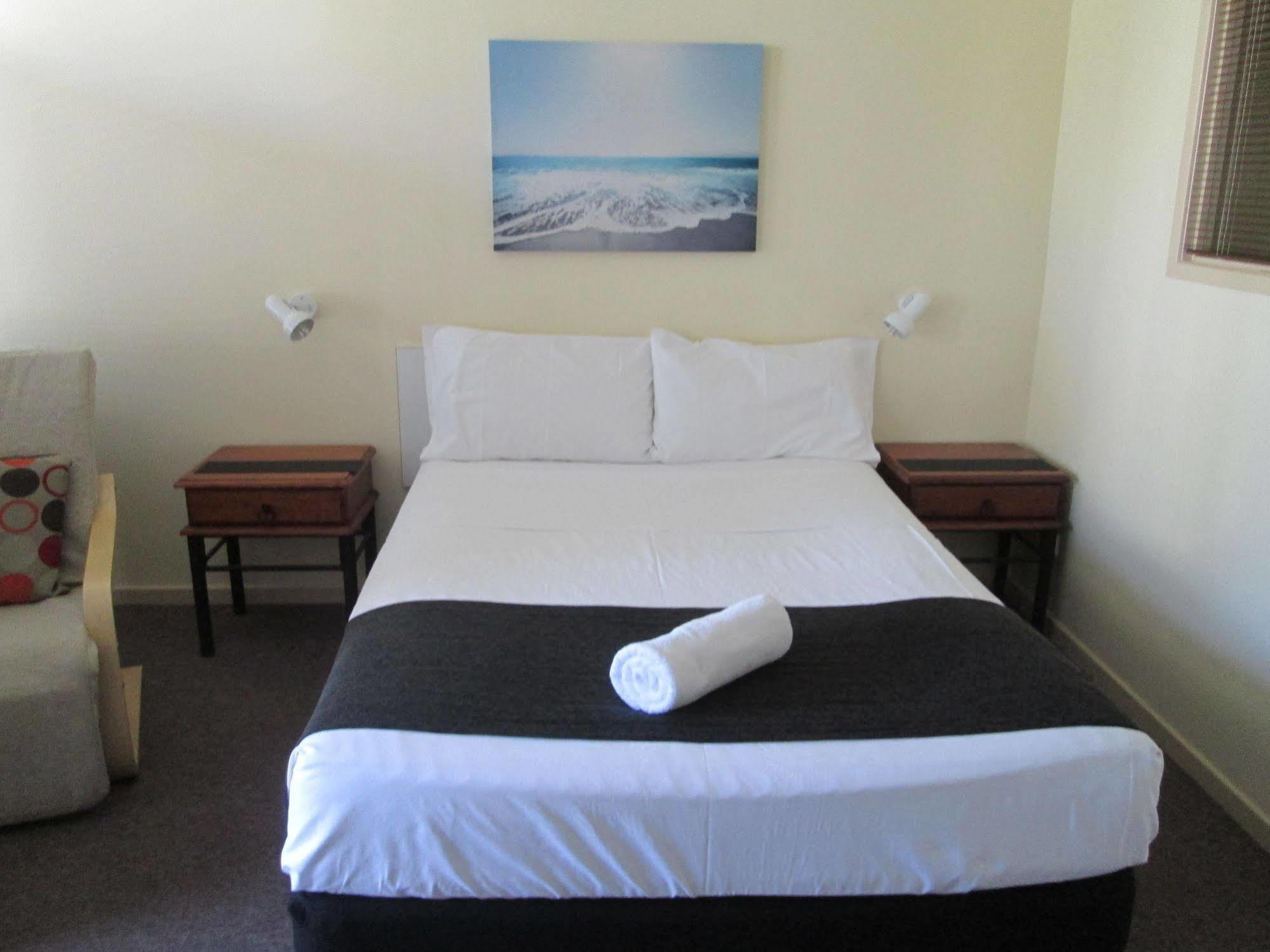Tower Court Motel - Adults Only Haven Hervey Bay Ngoại thất bức ảnh